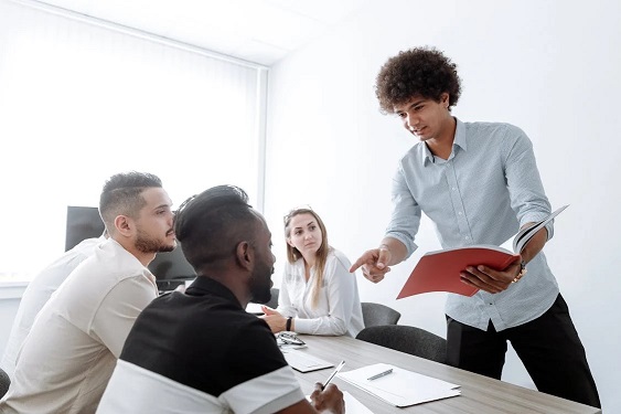 HR system management and workforce operations in Kuwait